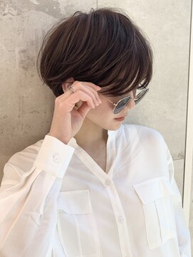 アンド ストーリーズ(&STORIES) 耳かけ/ショートボブ/フォギーベージュ/ウェーブパーマ【江角】