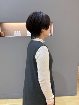 ミリ(milli Produce by ITAKURA) ゆるやかくびれショートヘア