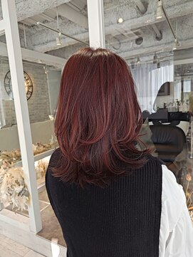 リン(Lin) 外ハネレイヤー×カシスカラー