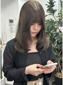 ブリーチなし透明感オリーブカラー×レイヤーカット