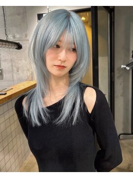 イル(iLe.) ブリーチ/クラゲヘアー/小顔/レイヤーカット/オリーブグレー
