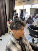 アイズ 海老名(AIZU) ツイストスパイラル 縦落ちパーマ アップバング 眉毛