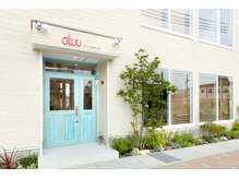 アルー ヘアーデザイン 中山寺店(aluu hair design)の雰囲気（JR中山寺北側すぐのロータリー沿いの２階建ての白い建物です！）