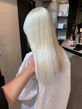 ペレ 原宿(PELE) ダブルカラー/ケアブリーチ/羽エクステ/原宿