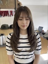 チオ(Chio)&nbsp;艶感グレージュと顔周りレイヤーで作る大人上品ロング