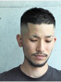 極短黒髪フェードカットスタイル
