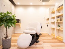 グロウ(GLOW)の雰囲気（極楽の気分になれるヘッドスパはフルフラットのシャンプー台で♪）