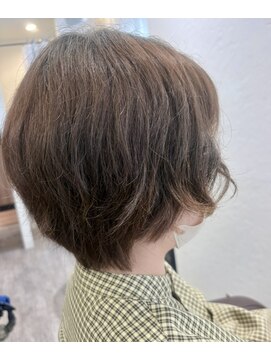 ウイ バイ ファースト 北四番丁店(u'i by first) 首元すっきり！ショートボブスタイル