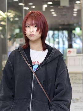 シーズ 栄(sea's) 顔周りを切り込んだウルフとチェリーレッド