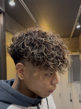 ライズ 新小岩店(RISE) スペインカール/金メッシュ/メンズパーマ