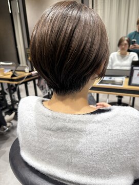 首元スッキリ大人ショートボブ