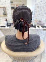 サクララ(Sakura la) タイトシニヨン/結婚式お呼ばれヘア/二次会ヘア/参列ヘア/