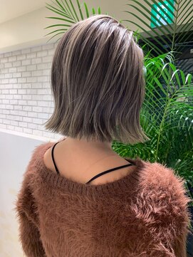 トルネード(TORNADO) ハイライトバレイヤージュ切りっぱなしボブ