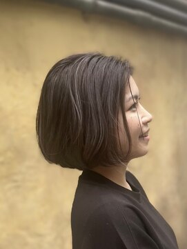 ビュートリアム 梅田(BEAUTRIUM) 襟元スッキリ/前下がりボブ/20代/30代/40代