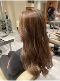 筋感のある細めハイライト外国人風オフィスで浮かないハイライト