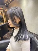 ヘアーシグネチャー(Hair Signature) 艶髪ブルーブラックのレイヤースタイル