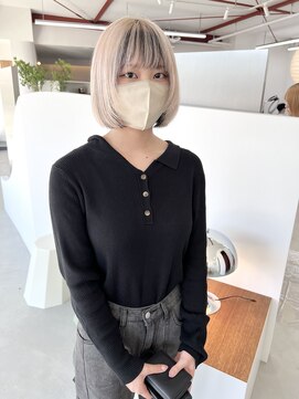 アム(am) ホワイトブロンド、ミニボブ、ケアブリーチ、インナーカラー
