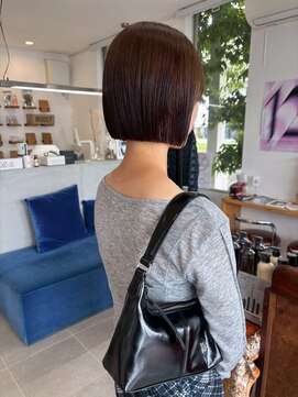 O ココアグレージュ艶カラー切りっぱなしボブストレートヘア