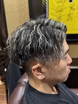 ヒロギンザバーバーショップ 大宮店(HIRO GINZA BARBER SHOP)&nbsp;ツイスパシルバーメッシュ/メンズカット/大宮/スキンフェード
