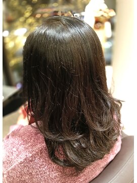 アンベリールフルー(EMBELLIR fleur) ロングレイヤーカットスタイル