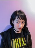 重め前下がりボブ