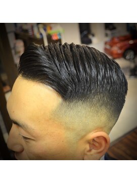 バーニーズ バーバークラブ(BARNEYS BARBER CLUB) スキンフェード