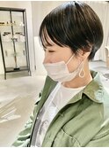 大人可愛い黒髪マッシュショートシースルーバング