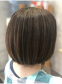 カーキグレージュマッシュショートボブフェザーバングヘナ(所沢)