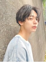 ユーリー(juurii)&nbsp;ニュアンスパーマのメンズセンターパート・刈り上げ