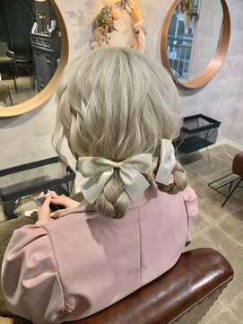 ヘアセット シャンプーアンドスパ専門店 ウルー(Uruu) 【ツインシニヨン】天神/天神駅/ヘアセット/早朝