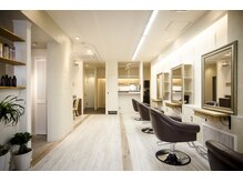 センスオブヘアー(Sense of hair)の雰囲気（セット面4台　ゆったりの椅子とお洒落な店内に落ち着いた音楽）