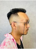 ワイルドアップバングスキンフェードアイロンパーマ爽やか