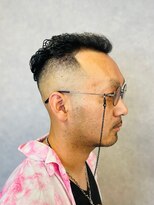 アストロ(ASTRO)&nbsp;ワイルドアップバングスキンフェードアイロンパーマ爽やか