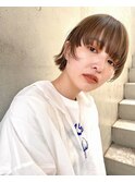 人気 ぷつっと顔まわりカットのショート