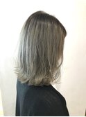 ハイトーングレージュ