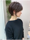 【mee.】グレージュ 耳かけショート