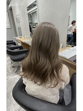 アヴァンス 京橋店(AVANCE) 透明感のあるベージュ