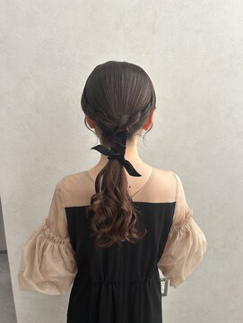クム 横浜(qumu) 【qumu MARIKO】ローポニーアレンジ×お呼ばれヘアセット
