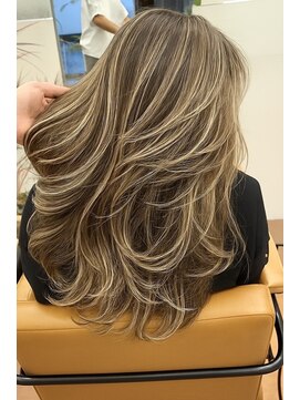 ヌエン 渋谷(NU/EN) 重めミディアムレイヤーカット/バタフライレイヤー/ハイライト