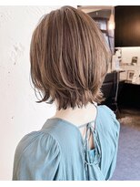 ティーシェル(TIECHEL) 小顔イメチェン、ブルーグレージュカラーくびれレイヤーボブ