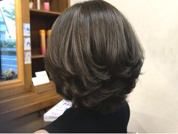 ヘアルーム クオーレ(hair room Cuore)の写真/【磐田】グレイカラーも"オシャレ×ダメージ軽減"♪ダメージでの髪質変化を避けながら行うケアカラー！