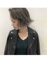 トルネード(TORNADO)&nbsp;外国人風ハイライトバレイヤージュショートボブ  グレージュ