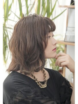 スタジオ 渋谷 原宿(Stujio) 大人キレイな外ハネミディアム