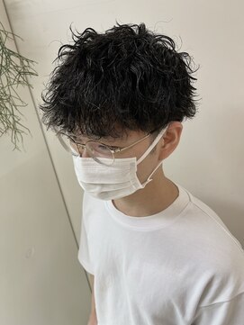 ミィ 表参道(mee.) 【mee.】ヤジマ　波巻きパーマ　メンズマッシュ