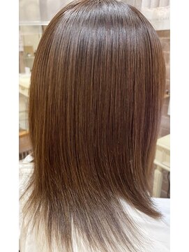 エニー(ENii) グロスストレート・ライトブラウンミディアム