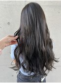 大人かわいいロングスタイル 暗めアッシュグレージュ