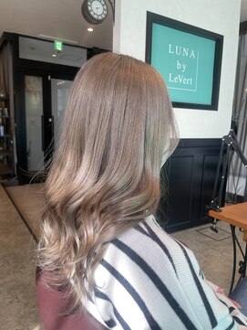 ルナバイルヴェール(LUNA by LeVert) ブリーチ ミルクティーグレージュ