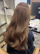 プラス ファースト ヘア(Plus 1st)&nbsp;キャラメルブラウン×ブリーチなしカラー×外巻きウェーブ