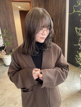 ショウビット(Show Bit) 赤みの無いアッシュベージュ