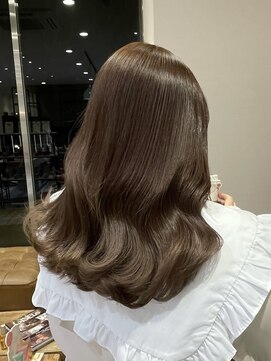 スリー(Three) 【ミルクティーベージュ】